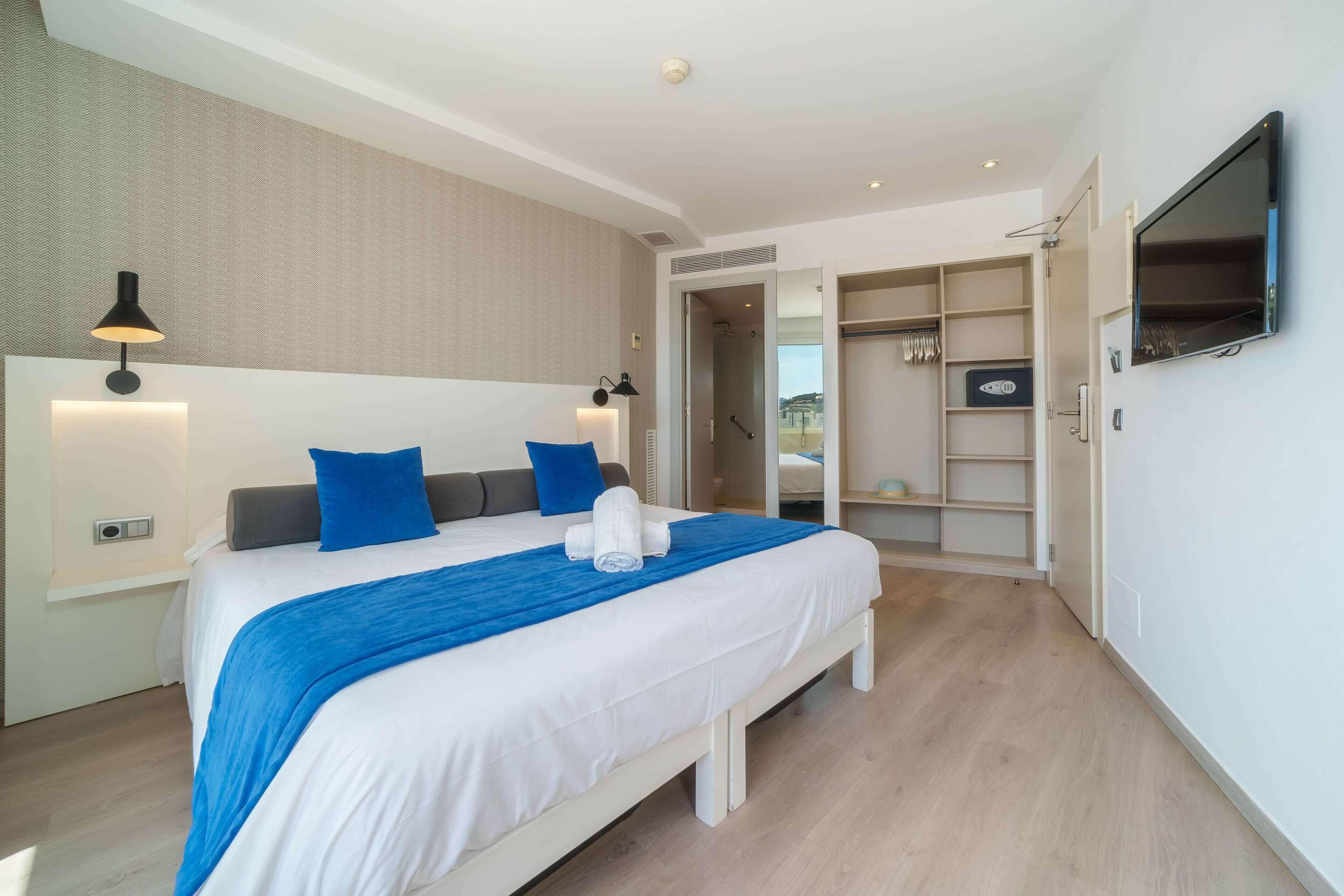 suite, terrace | minibar, in-room safe, desk, soundproofing