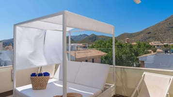 Suíte, terraço | Frigobar, cofres nos quartos, escrivaninha, quartos à prova de som