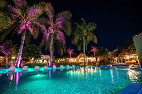 Outdoor pool, open 9:00 AM to midnight, pool umbrellas, pool loungers. Hotel Emperatriz