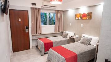 Quarto casal superior de uso individual | Cofres nos quartos, escrivaninha, Wi-Fi de cortesia, roupa de cama