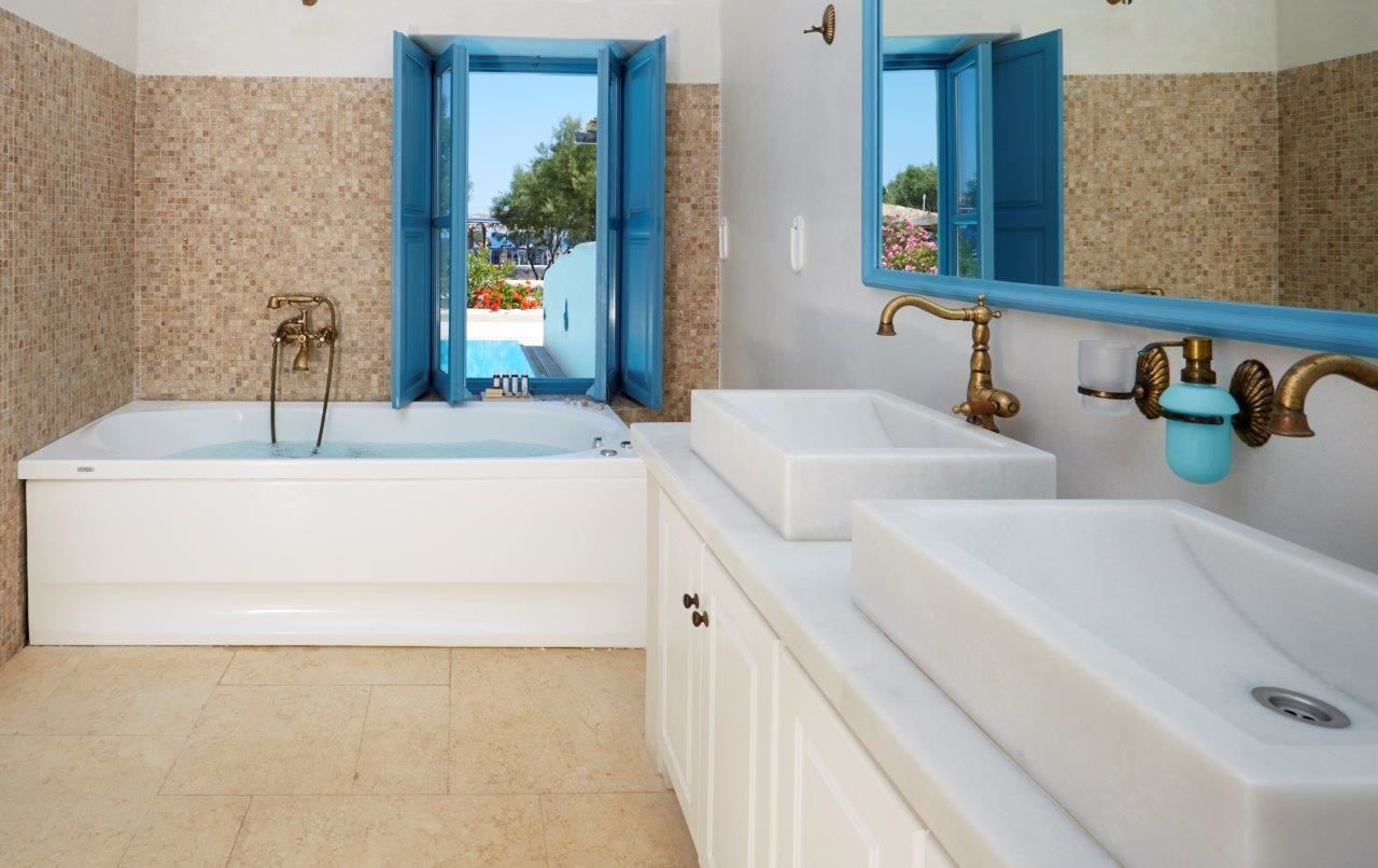 deluxe room, private pool | bathroom | jetted bath, designer toiletries, hair dryer, bathrobes