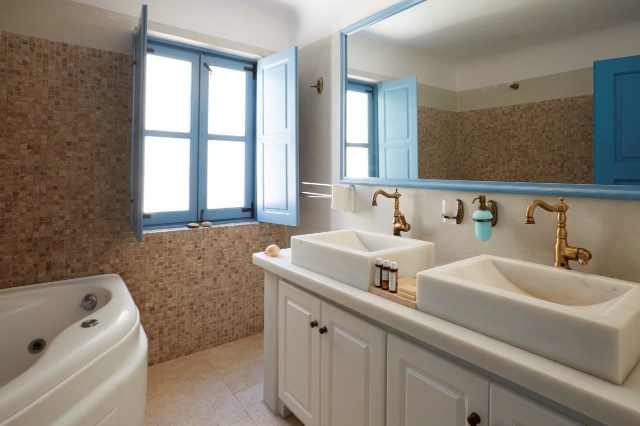 deluxe room, private pool | bathroom | jetted bath, designer toiletries, hair dryer, bathrobes