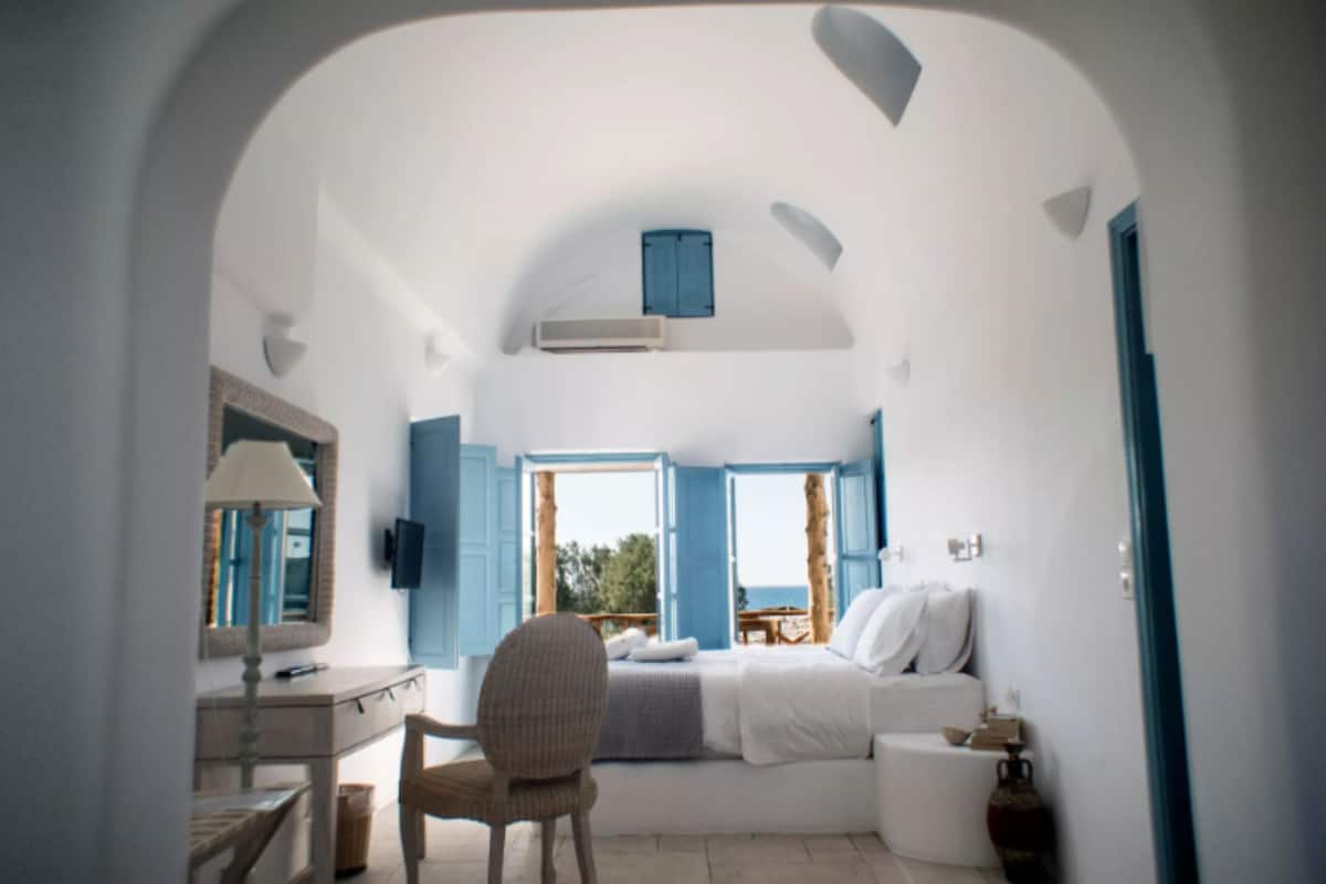 suite with balcony and sea view | egyptian cotton sheets, premium bedding, memory-foam beds, minibar