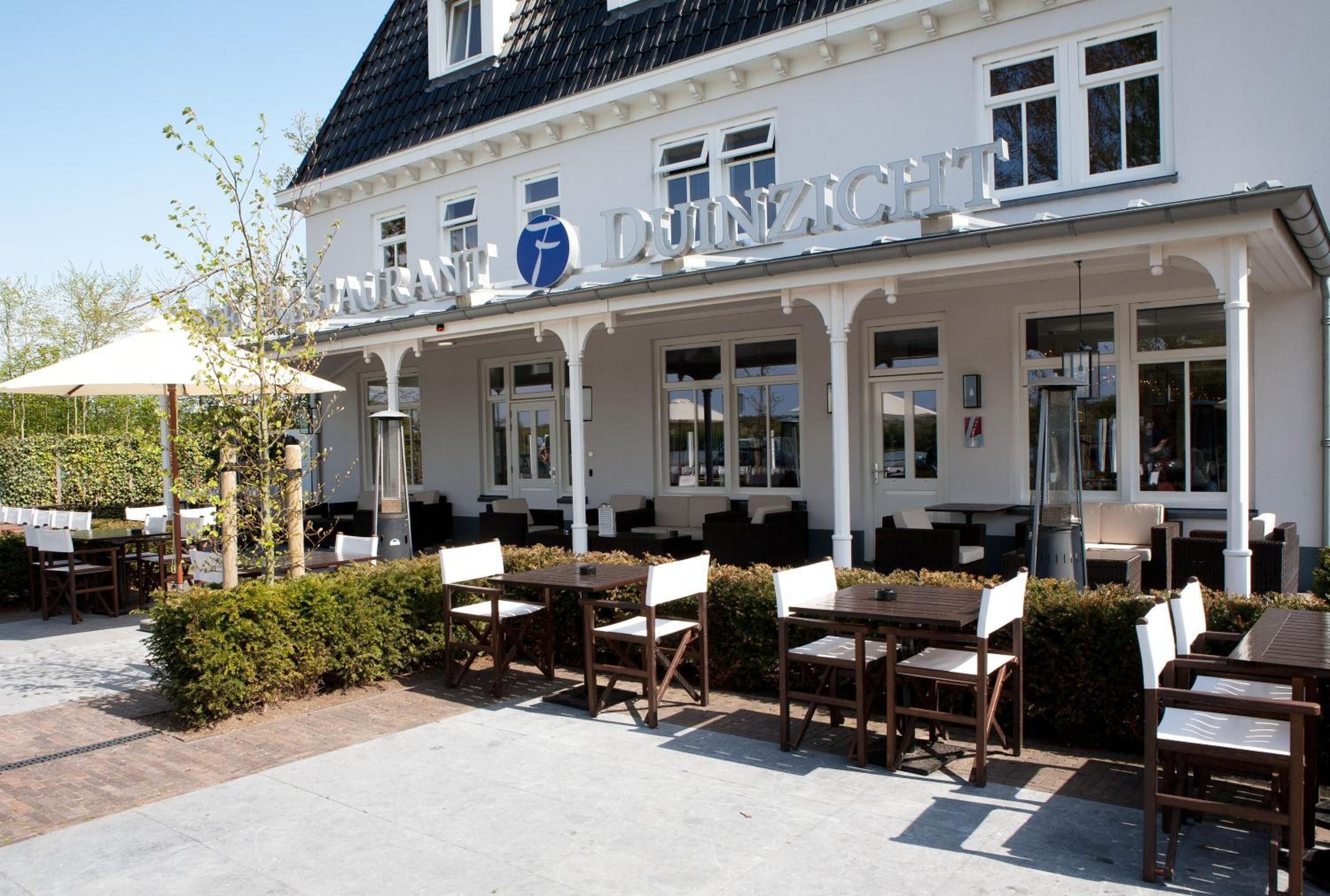 2 restaurants; ze serveren er ontbijt, lunch en diner 