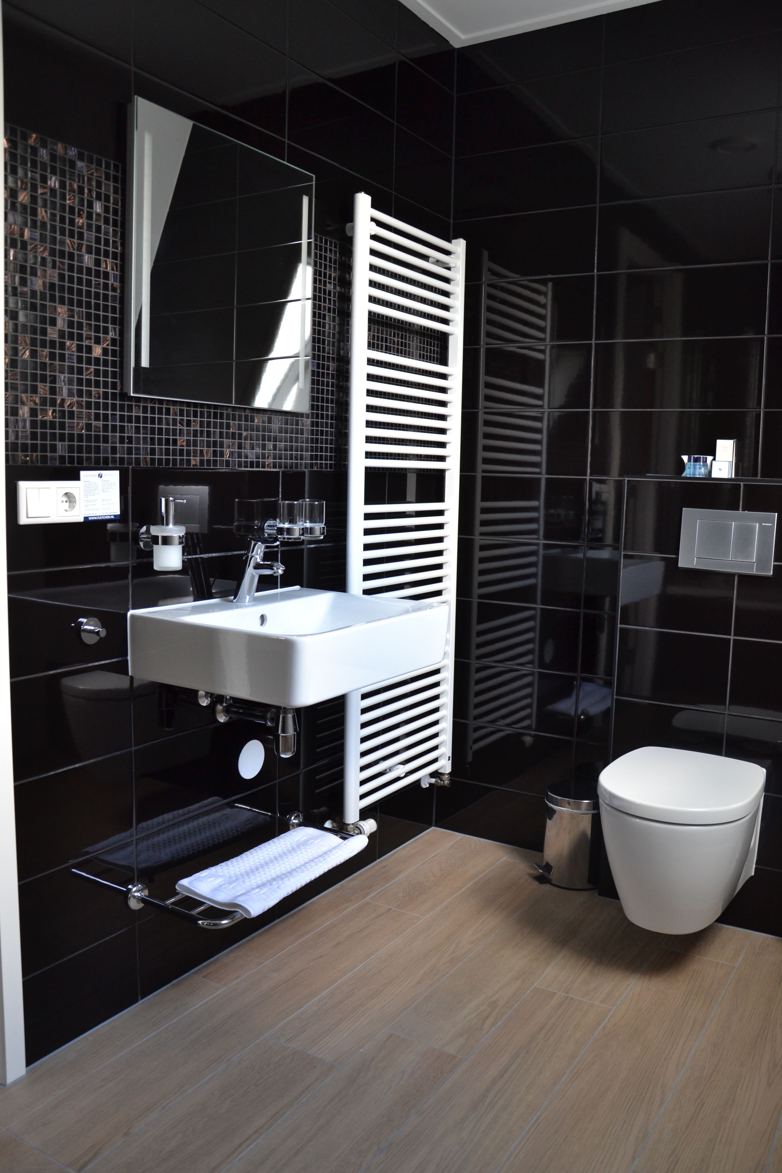 comfort double room, bathtub | bathroom | towels