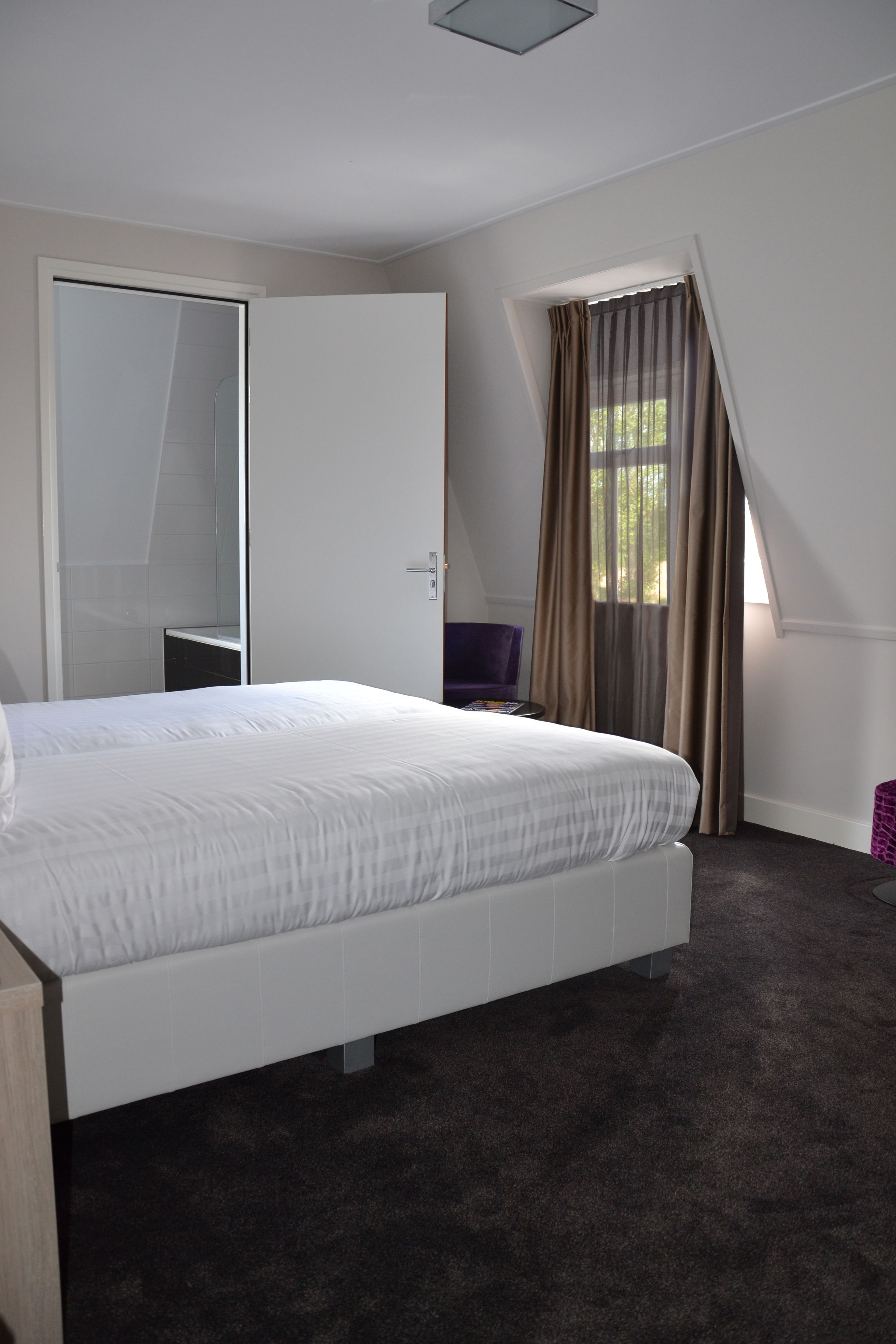 in-room safe, free wifi, bed sheets