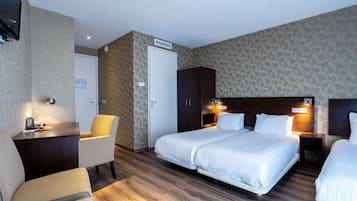 Coffres-forts dans les chambres, bureau, fer et planche Ă repasser