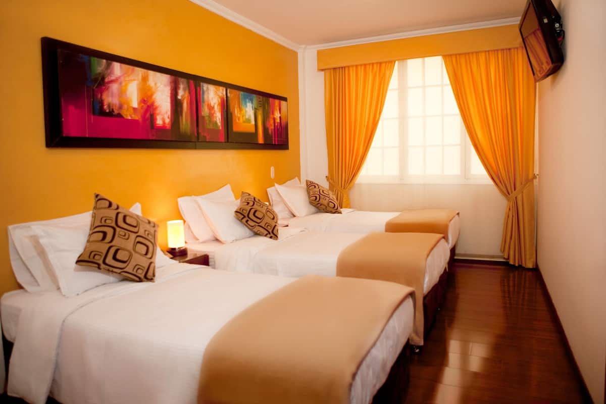 Habitación estándar, 3 camas individuales | Cortinas opacas, wifi gratis, ropa de cama