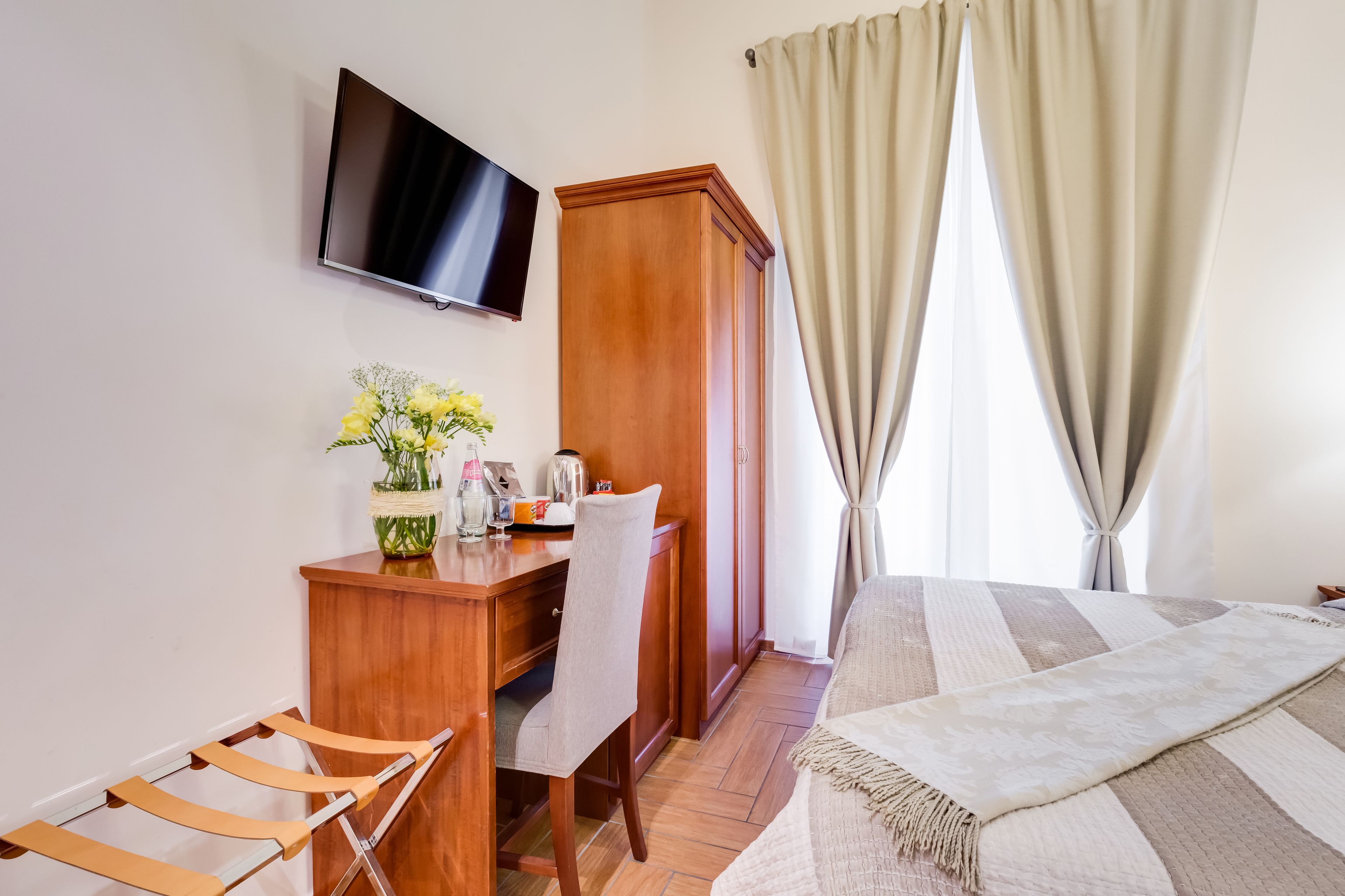 minibar, in-room safe, individually furnished, desk