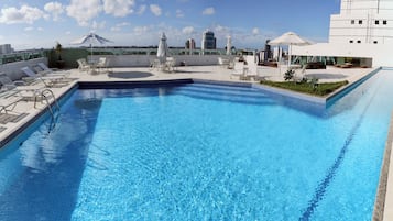 Outdoor pool, pool umbrellas, sun loungers