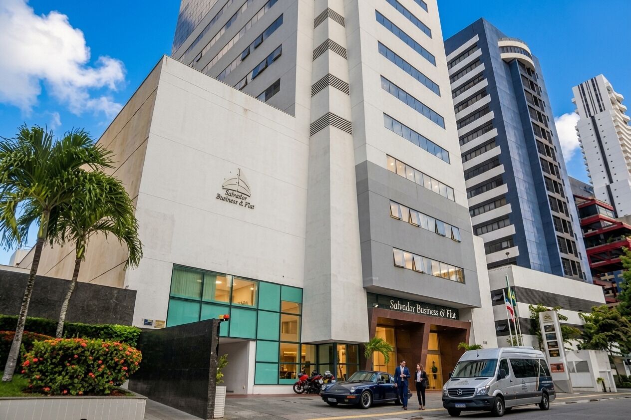 Un edificio moderno con un cartel que dice Salvador Business & Flat.