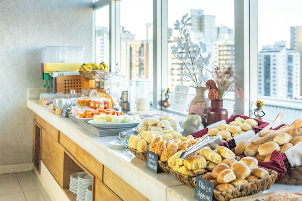 Café da manhã completo todos os dias (BRL 30 por pessoa)