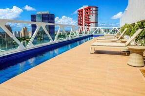Outdoor pool, open 6:00 AM to 10:00 PM, pool umbrellas, pool loungers - Salvador Business by Avectur (Salvador)