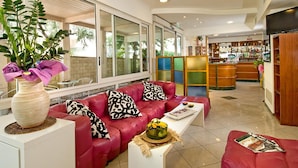Lobby sitting area - Hotel Ristorante Locanda Rosy - B&B (Cattolica)