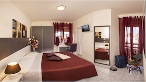 Triple Room | 1 bedroom, Egyptian cotton sheets, in-room safe, desk - Hotel Ristorante Locanda Rosy - B&B (Cattolica)