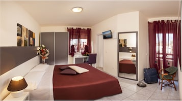 Triple Room | 1 bedroom, Egyptian cotton sheets, in-room safe, desk