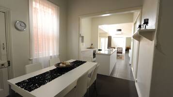 House, 2 Bedrooms | In-room dining