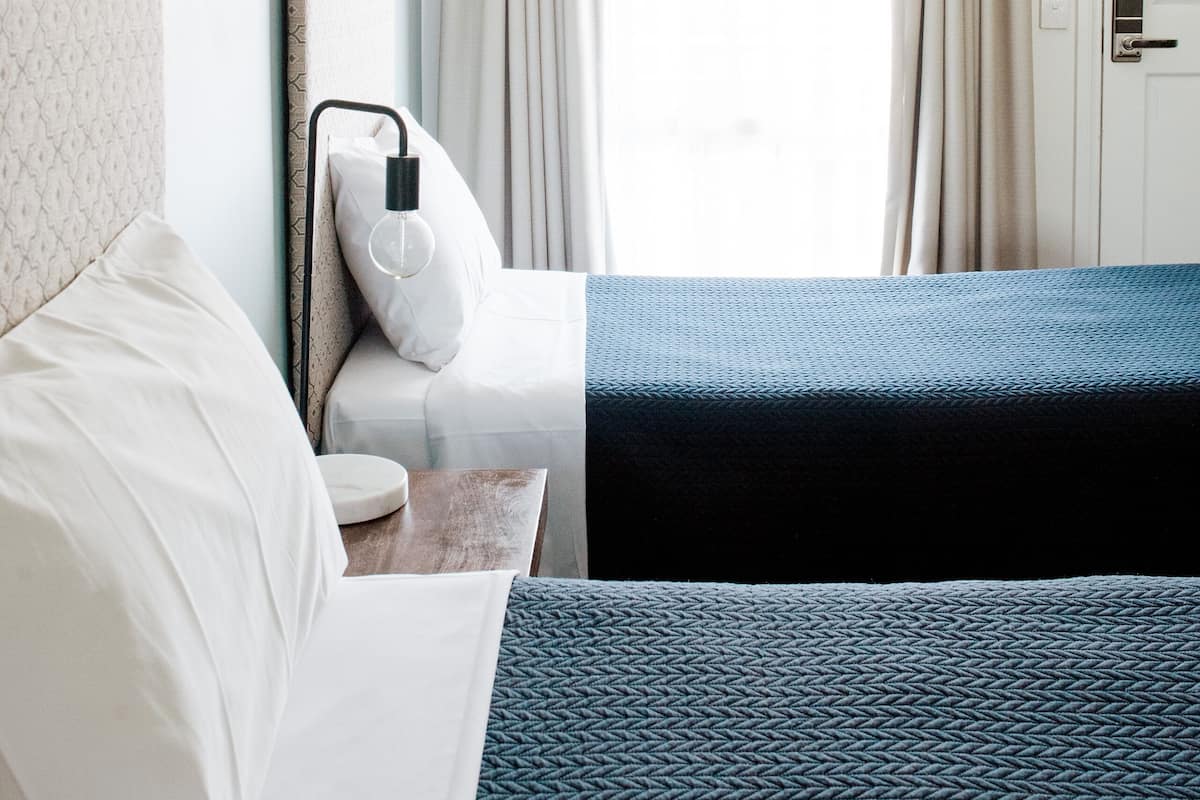 Standard Twin Room | Minibar, in-room safe, iron/ironing board, WiFi (free)