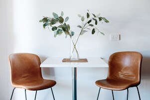 Minibar y caja de seguridad en la habitación 