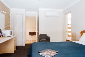 Two Bedroom Family Unit | Minibar, in-room safe, iron/ironing board, free WiFi - Alexandra Place (Bendigo)