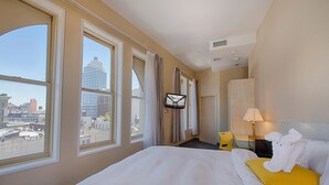 Egyptian cotton sheets, premium bedding, pillowtop beds, in-room safe - Soho Garden Hotel (New York)