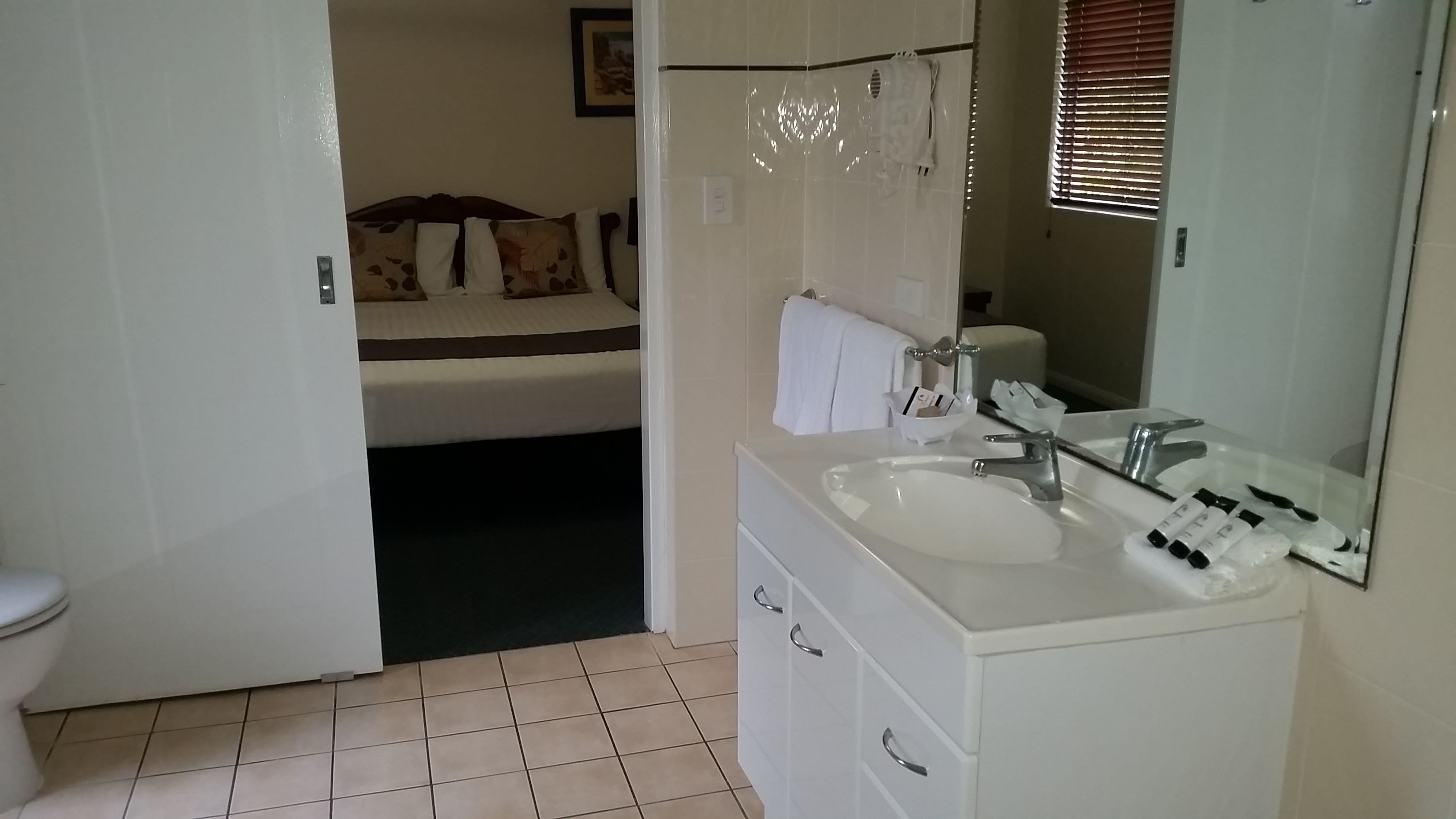 pet friendly - one bedroom apartment with yard  | bathroom | free toiletries, hair dryer, towels
