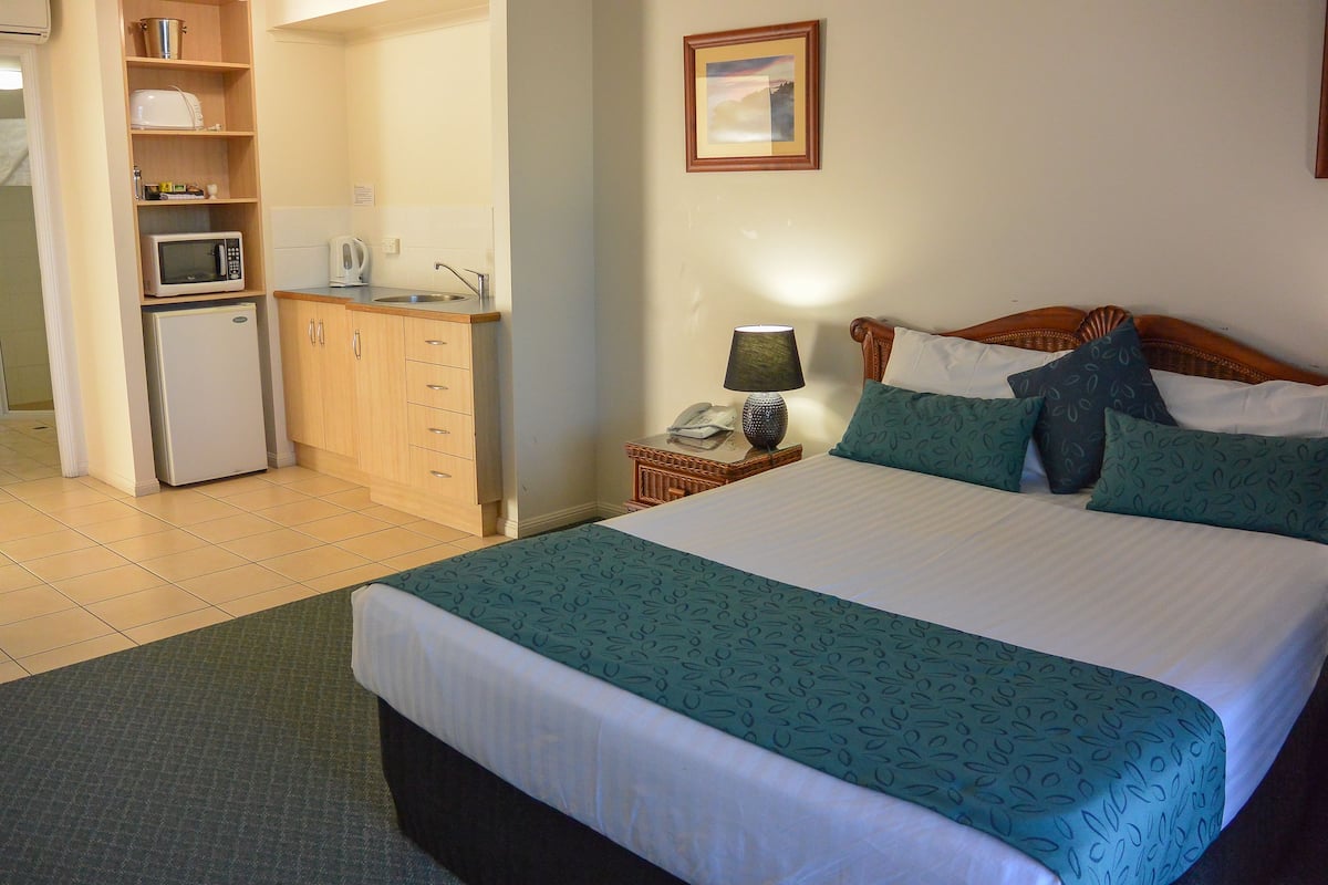 Premium-Studio, 1 Queen-Bett, Strandblick | Pillowtop-Betten, individuell dekoriert, individuell eingerichtet
