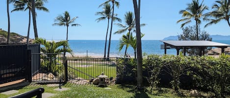 Premier-Apartment, 2 Schlafzimmer, Strandblick | Terrasse/Patio