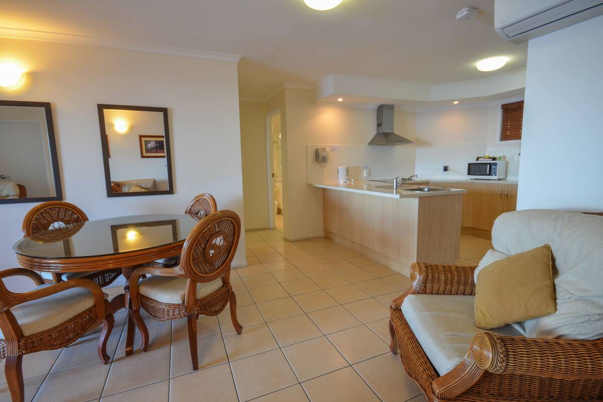 32-inch lcd tv with digital channels, tv, dvd player