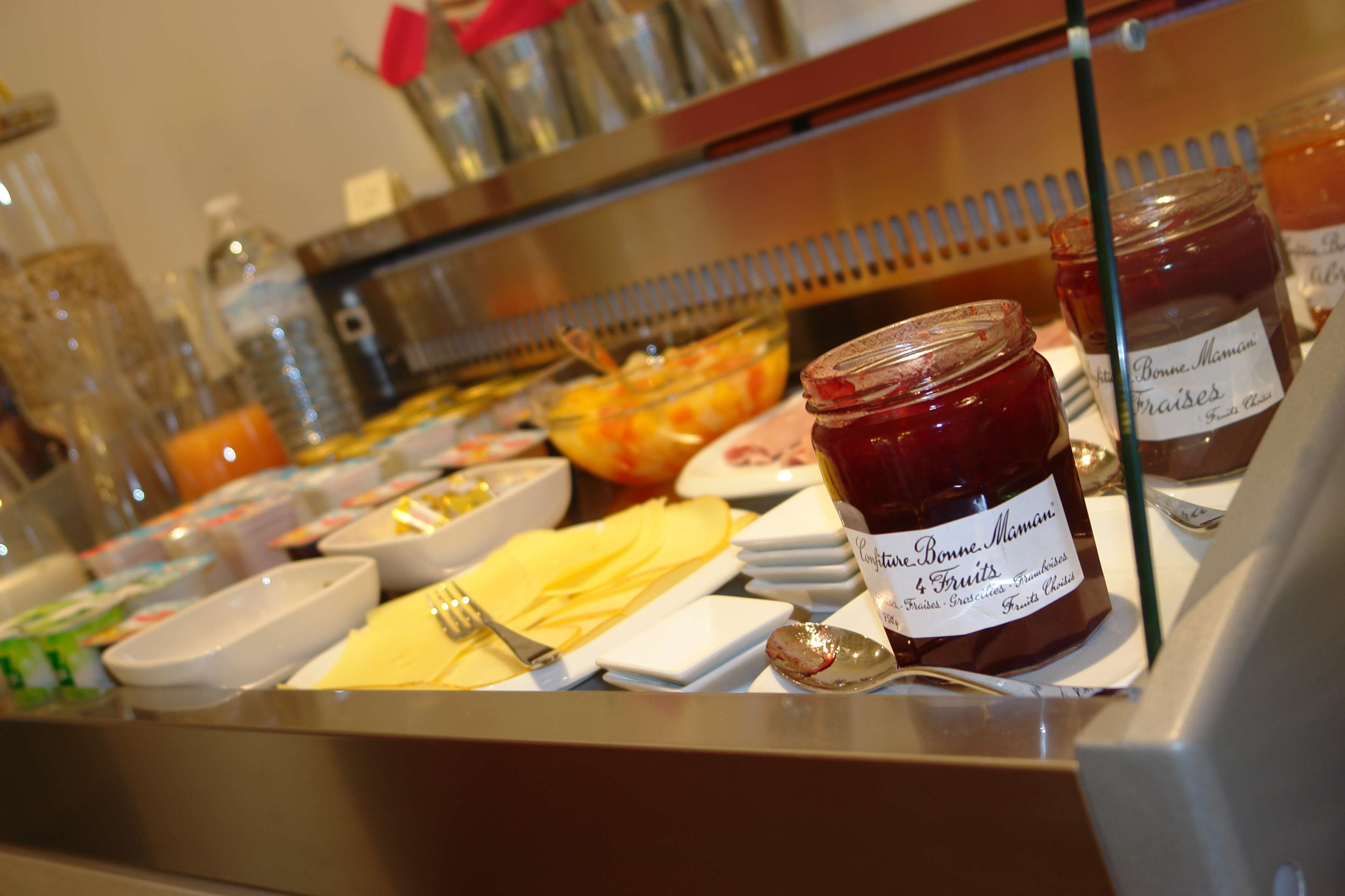 daily to-go breakfast (eur 11 per person)