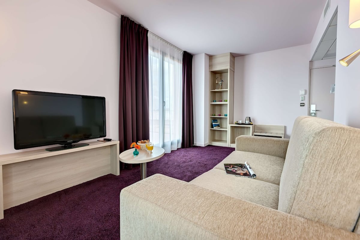 standard apartment, 2 bedrooms | desk, soundproofing, iron/ironing board, cots/infant beds