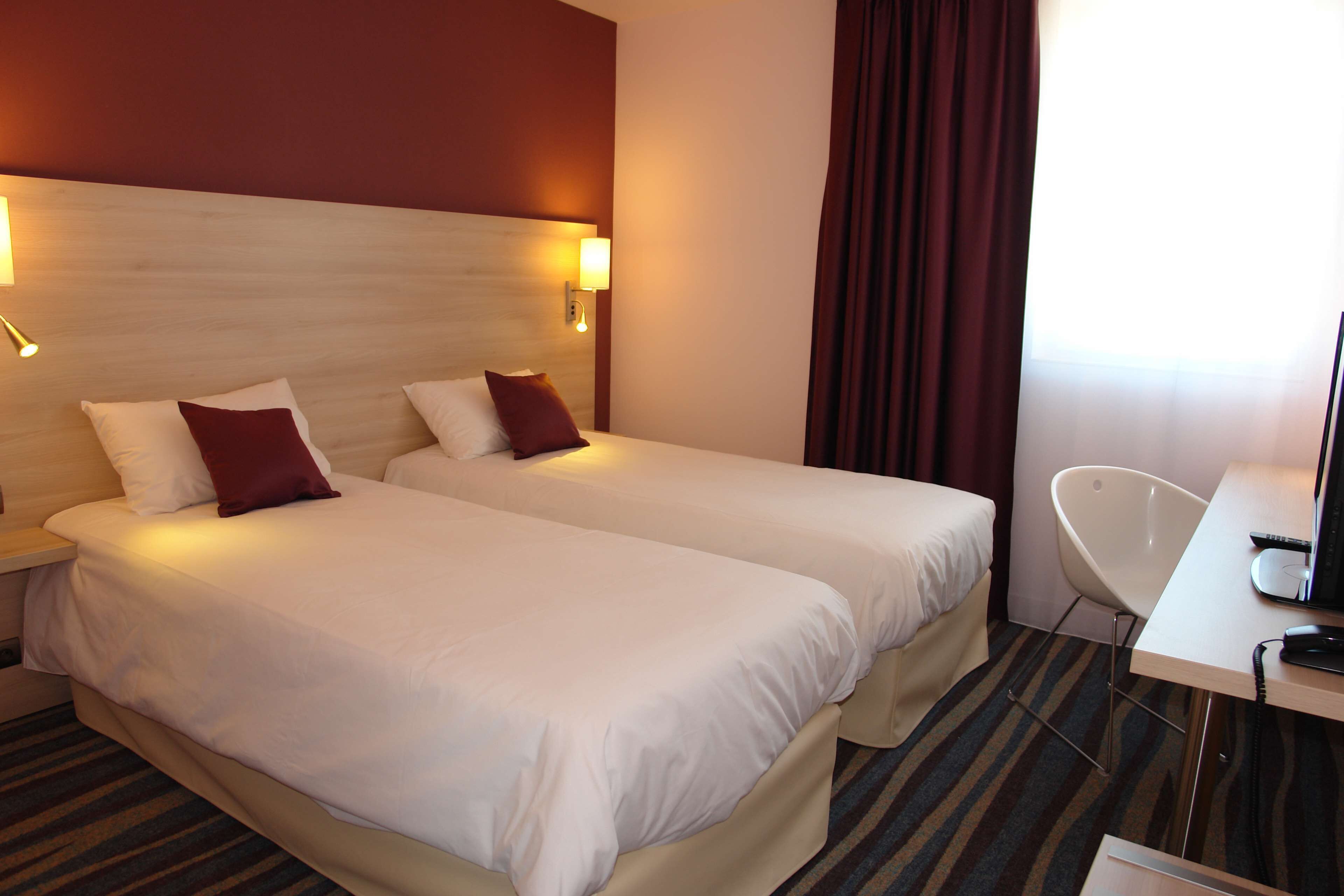 desk, soundproofing, iron/ironing board, cots/infant beds