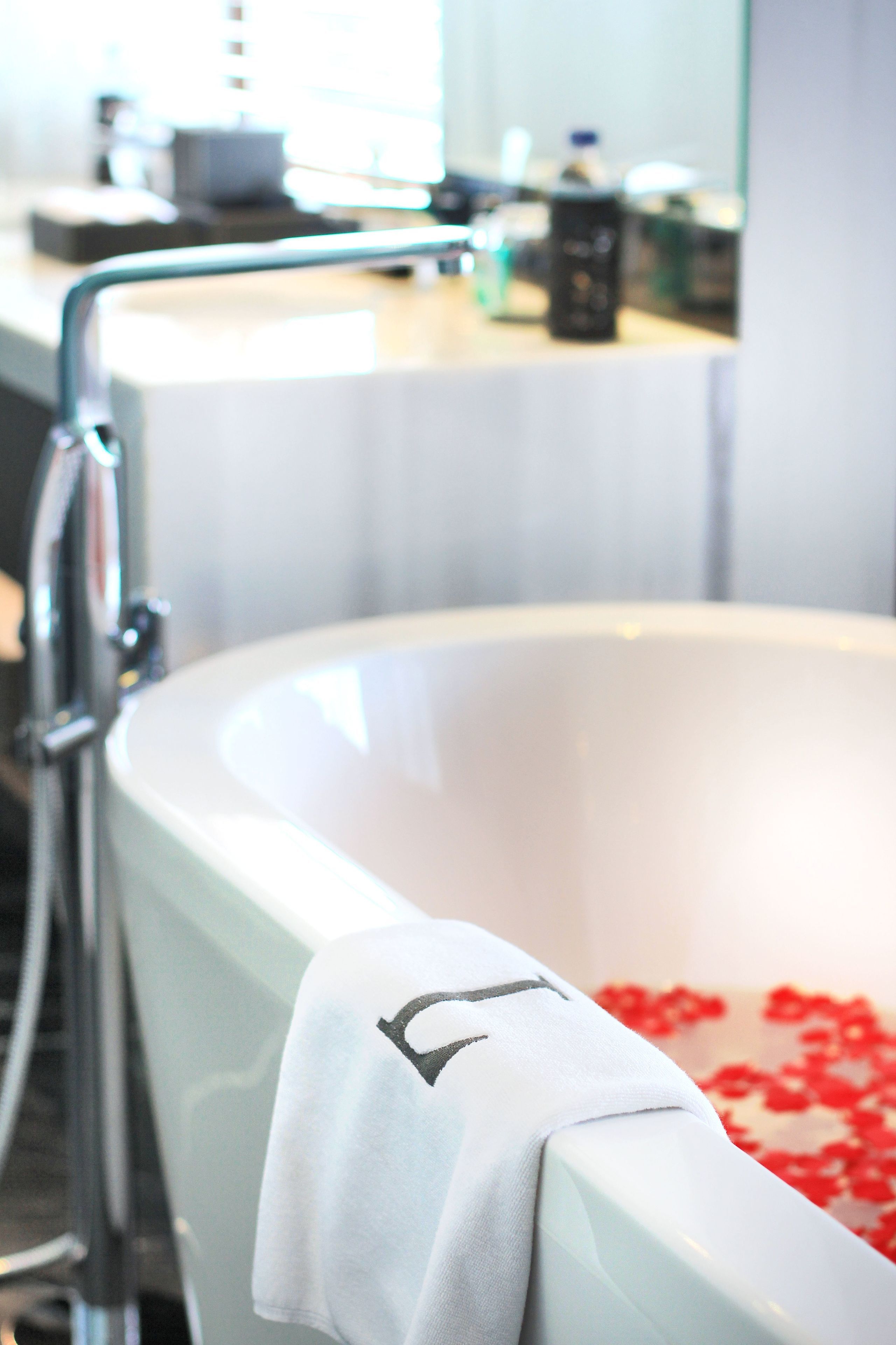 luxury room, 1 king bed | deep-soaking bathtub