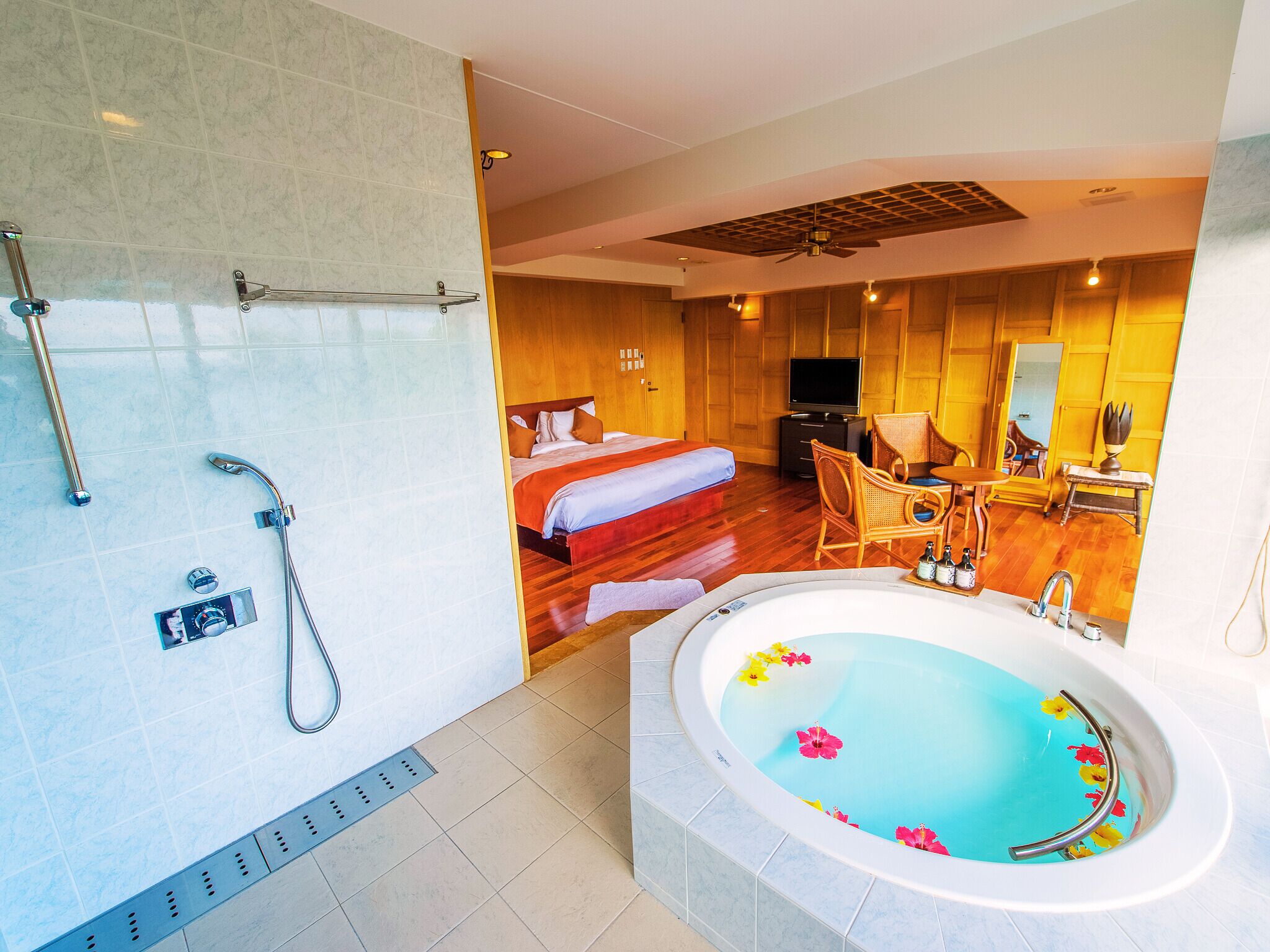 ocean executive villa, sea side, 3 double beds, with private terrace, non smoking | bathroom | separate bathtub and shower, jetted bath, free toiletries, hair dryer