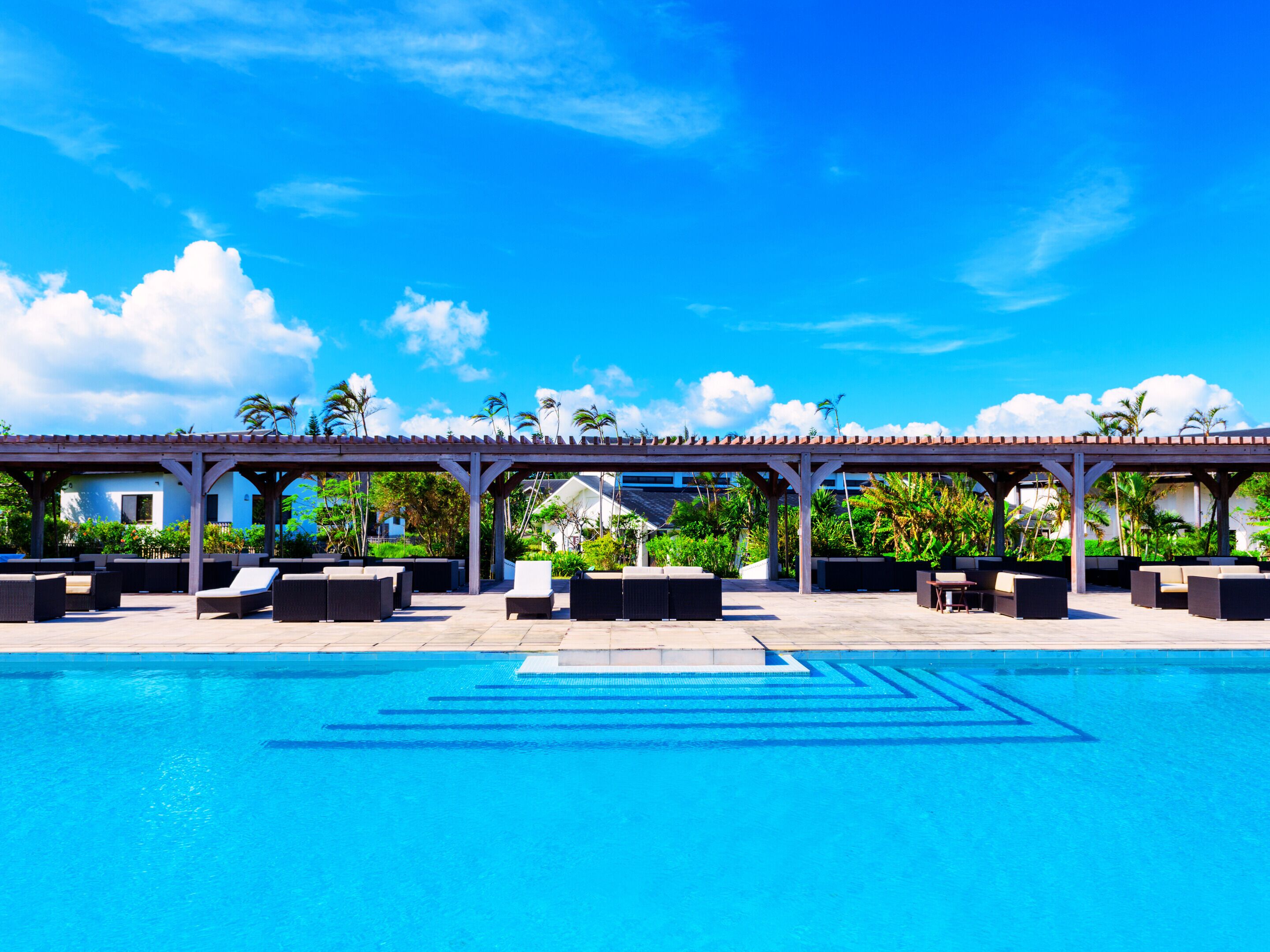 outdoor pool, open 9:00 am to 10:00 pm, pool umbrellas, pool loungers