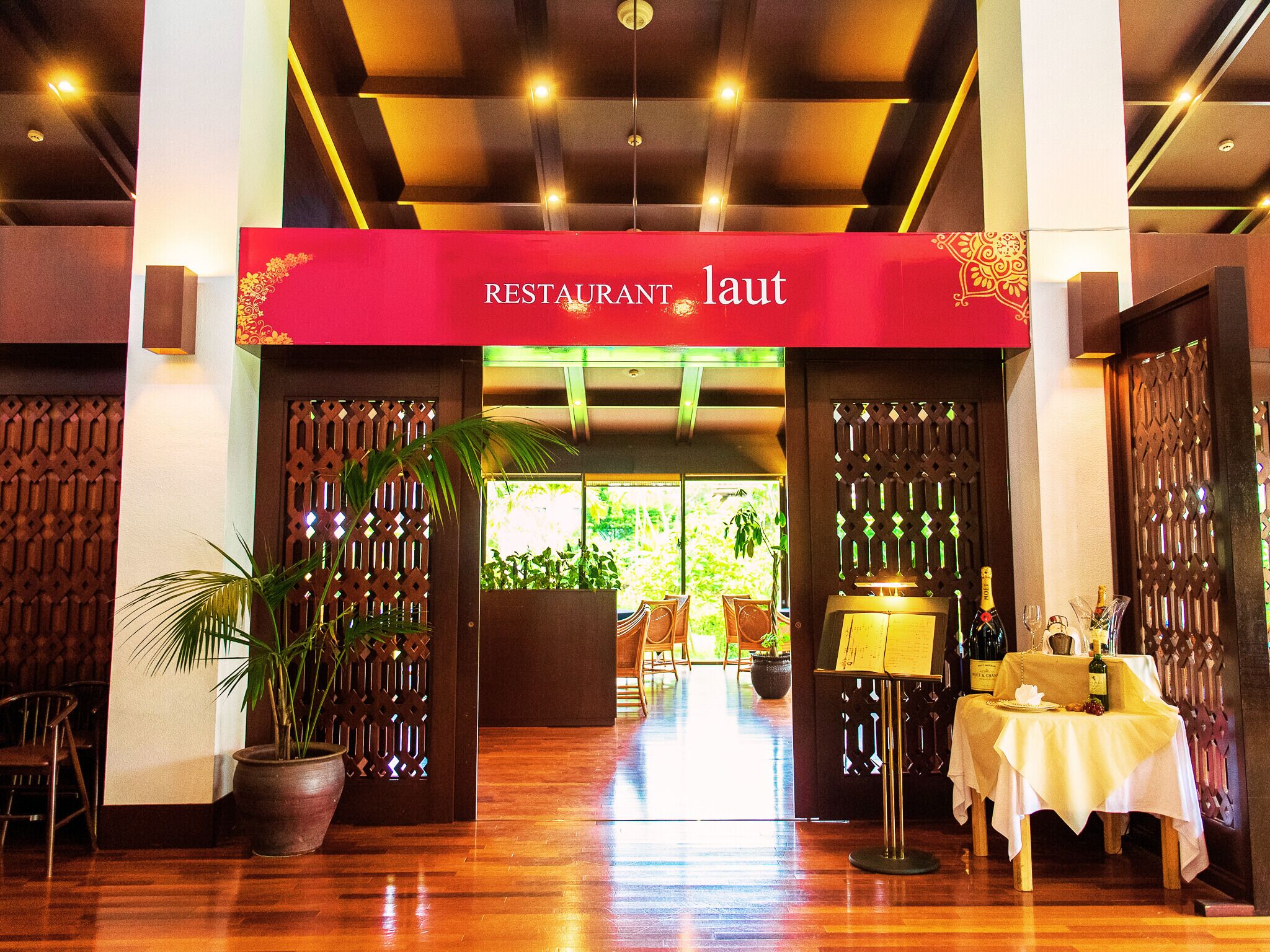 breakfast, lunch, dinner served; italian cuisine