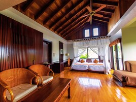 Habitación, no fumadores, terraza (Garden Villa, Twin bed) | Ropa de cama de alta calidad, caja fuerte, escritorio y cortinas opacas