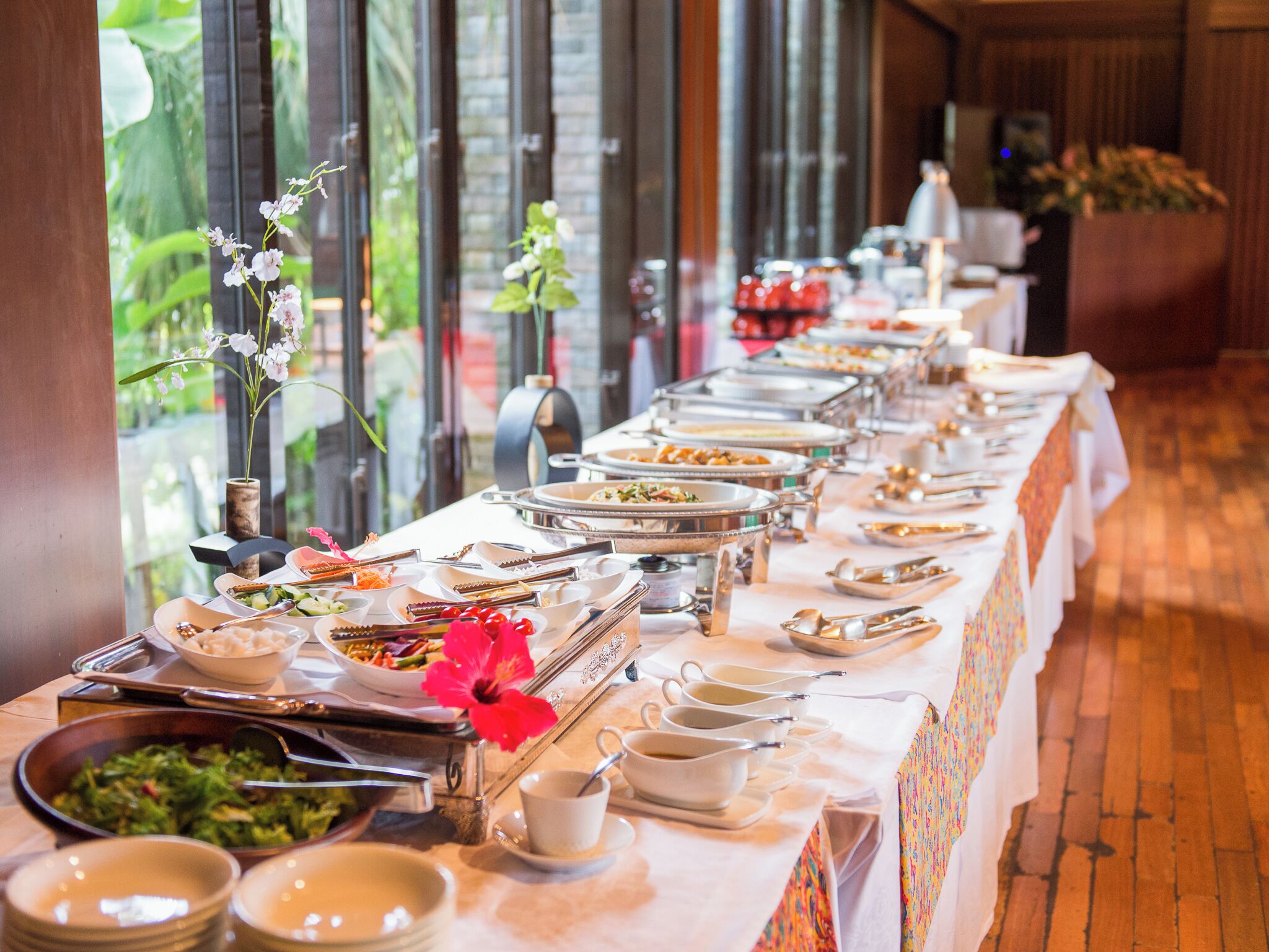 daily buffet breakfast (jpy 2000 per person)