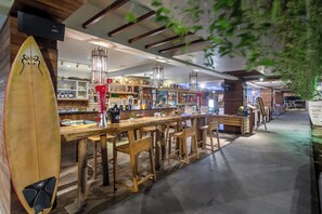 Breakfast, lunch and dinner served  - Bliss Surfer Hotel Legian (Legian)