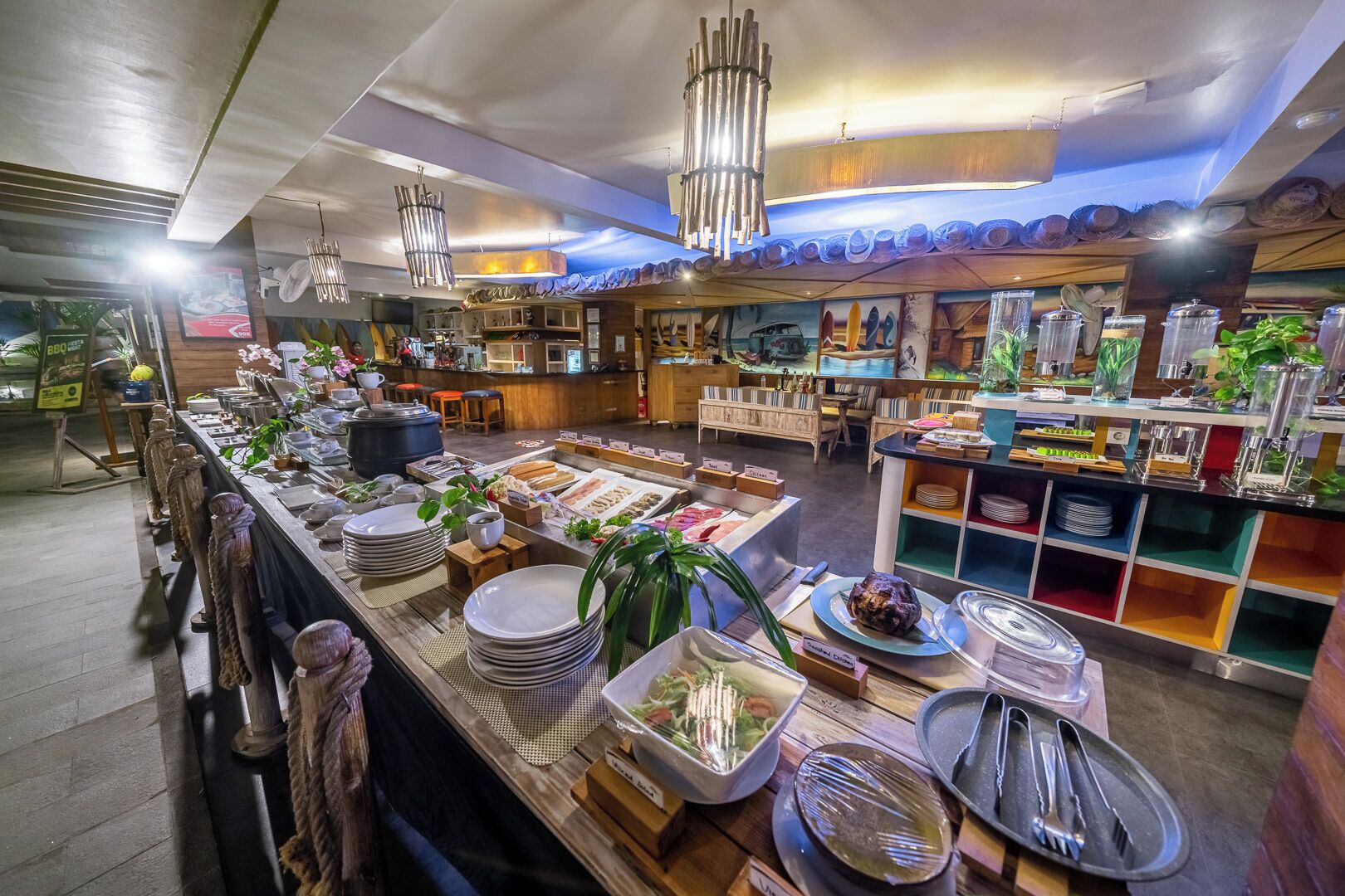 breakfast, lunch, dinner served; local and international cuisine