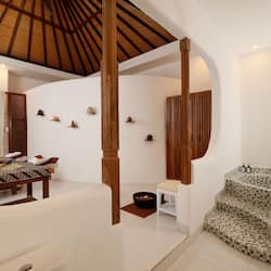 Couples treatment room(s), body treatments, aromatherapy, body scrubs