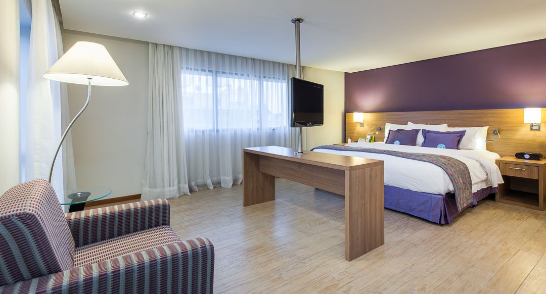 business suite, 1 king bed | 1 bedroom, minibar, in-room safe, desk