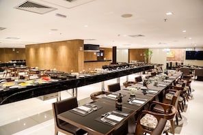 Free daily buffet breakfast