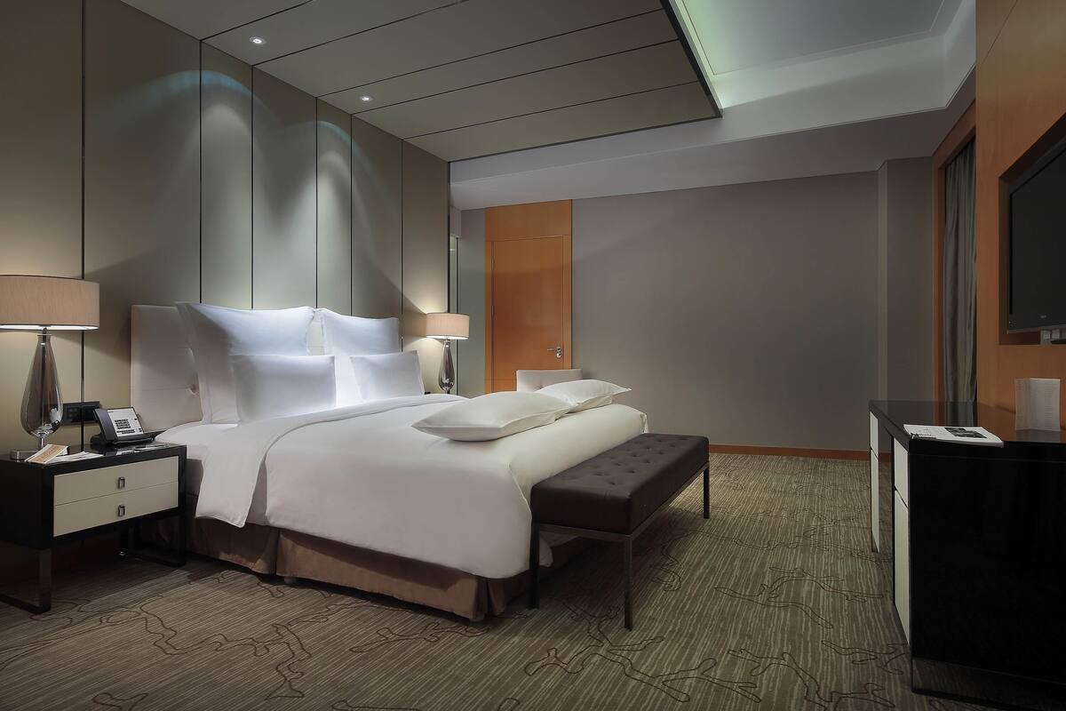 Minibar, in-room safe, soundproofing, iron/ironing board