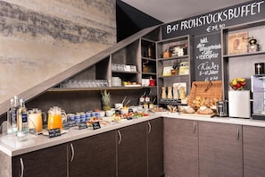 Se ofrece un desayuno bufé todos los días (por un coste adicional)