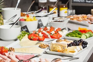 Tägliches Frühstücksbuffet gegen Gebühr
