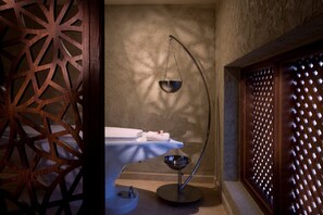 Egyptian cotton sheets, premium bedding, minibar, in-room safe - Arumaila Boutique Hotel (Doha)