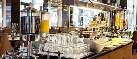 Desayuno buffet (TRY 750 por persona)