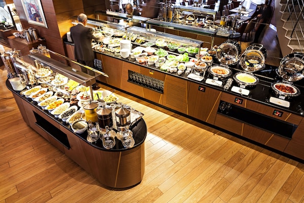 Bữa sáng buffet hàng ngày (750 TRY/mỗi người)