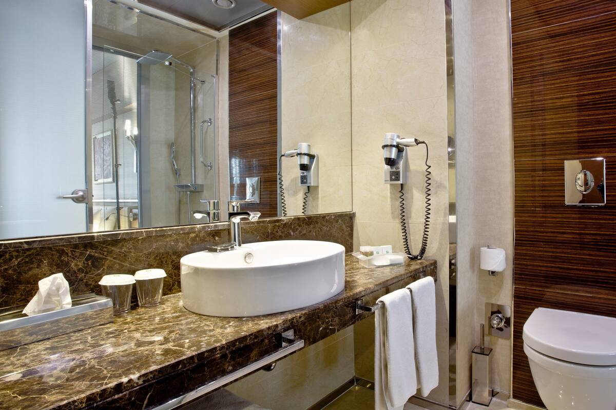 shower, rainfall showerhead, eco-friendly toiletries, hair dryer